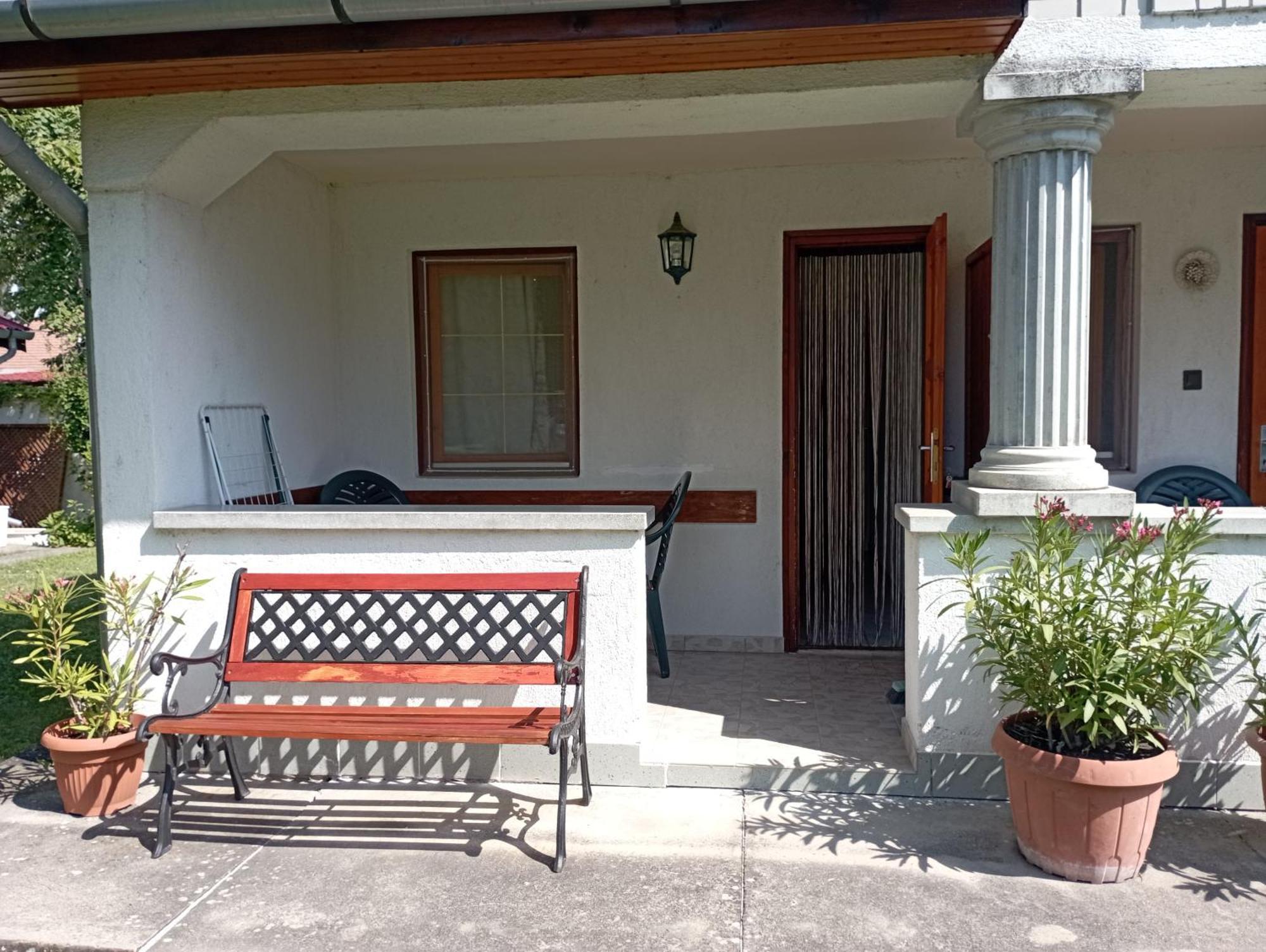 Villa Suzy Zamardi Luaran gambar