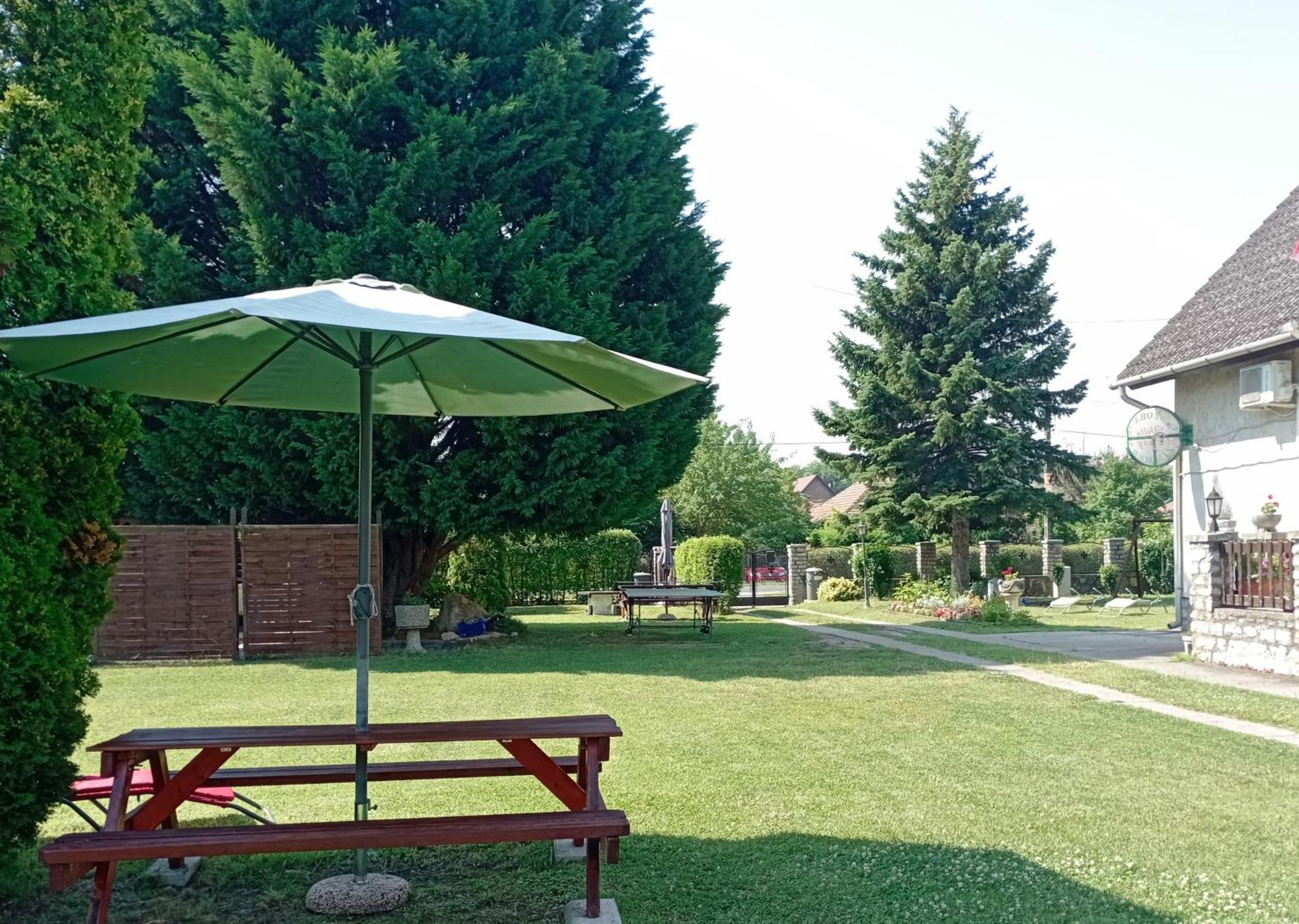 Villa Suzy Zamardi Luaran gambar
