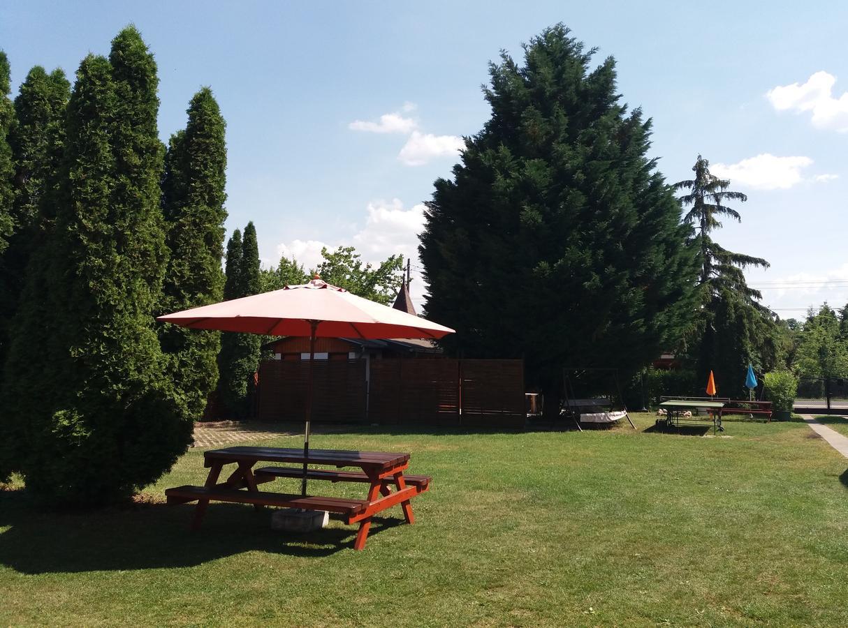 Villa Suzy Zamardi Luaran gambar